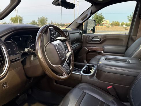 Used 2021 GMC Sierra 2500 Denali w/ Denali Ultimate Package image 10