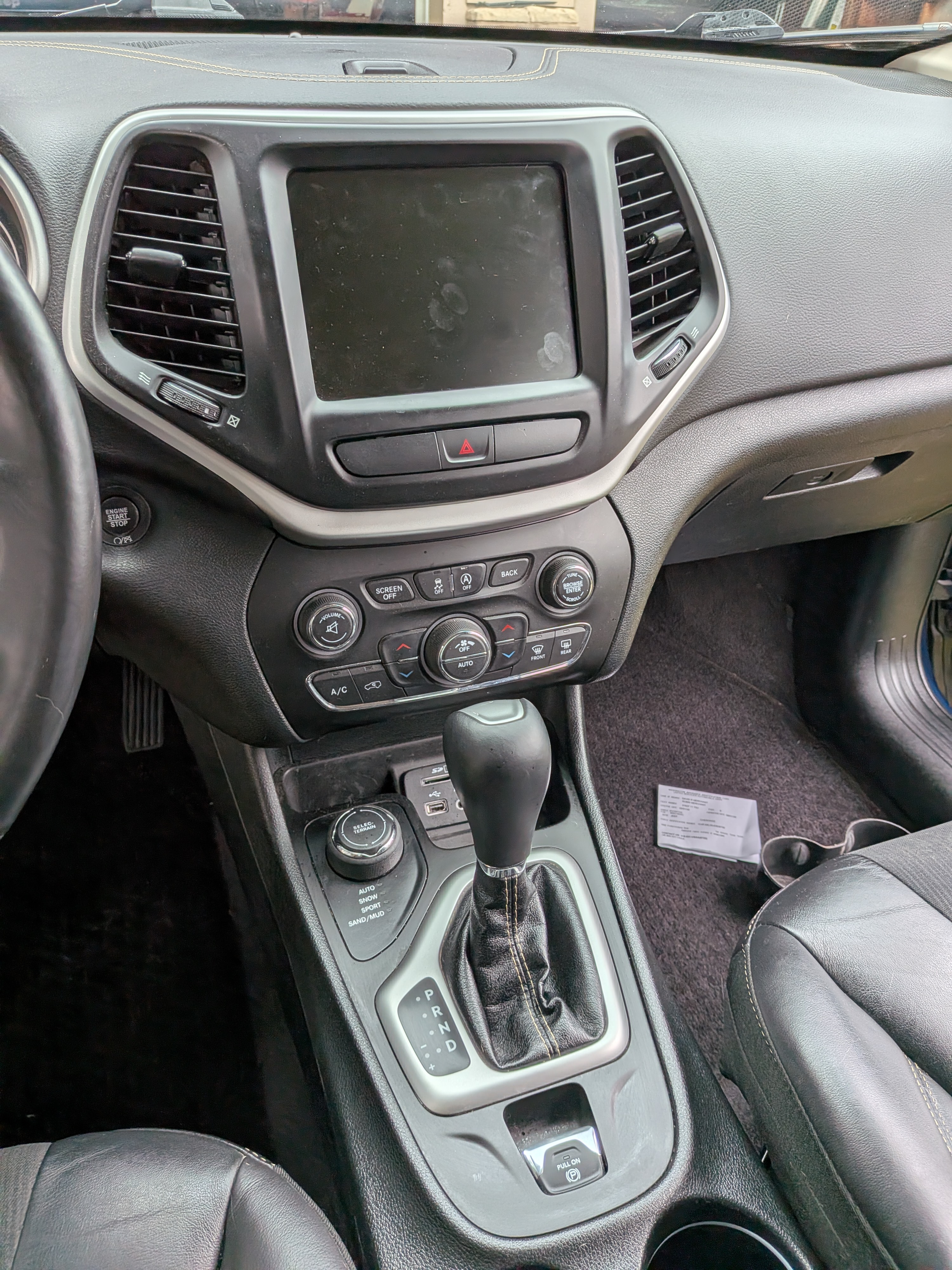 Used 2018 Jeep Cherokee Latitude Plus w/ Comfort/Convenience Group AWD/4WD image 10