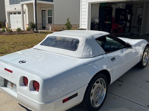 Used 1992 Chevrolet Corvette Convertible image 2