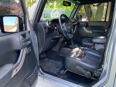 Used 2017 Jeep Wrangler Unlimited Sahara AWD/4WD image 13