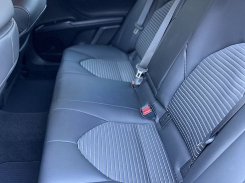 Used 2020 Toyota Camry SE image 15