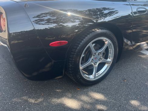 Used 2004 Chevrolet Corvette Convertible w/ Preferred Equipment Group image 15