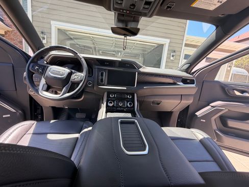 Used 2024 GMC Yukon Denali w/ Denali Reserve Package AWD/4WD image 5