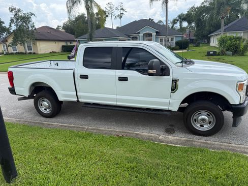 Used 2022 Ford F250 XL w/ Power Equipment Group AWD/4WD image 2