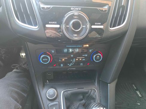Used 2017 Ford Focus ST w/ Equipment Group 402A FWD image 21