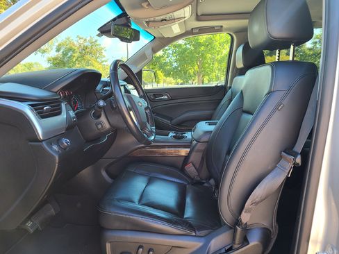 Used 2019 Chevrolet Suburban LT image 20