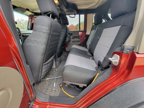 Used 2008 Jeep Wrangler Unlimited Sahara w/ Dual Top Group image 27