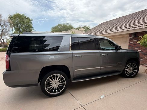 Used 2019 GMC Yukon XL Denali AWD/4WD image 4