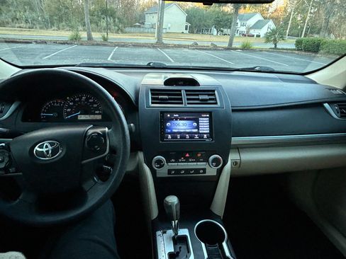 Used 2014 Toyota Camry L image 13