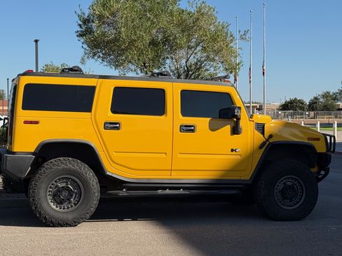 Used 2003 HUMMER H2 w/ Preferred Equipment Group image 1