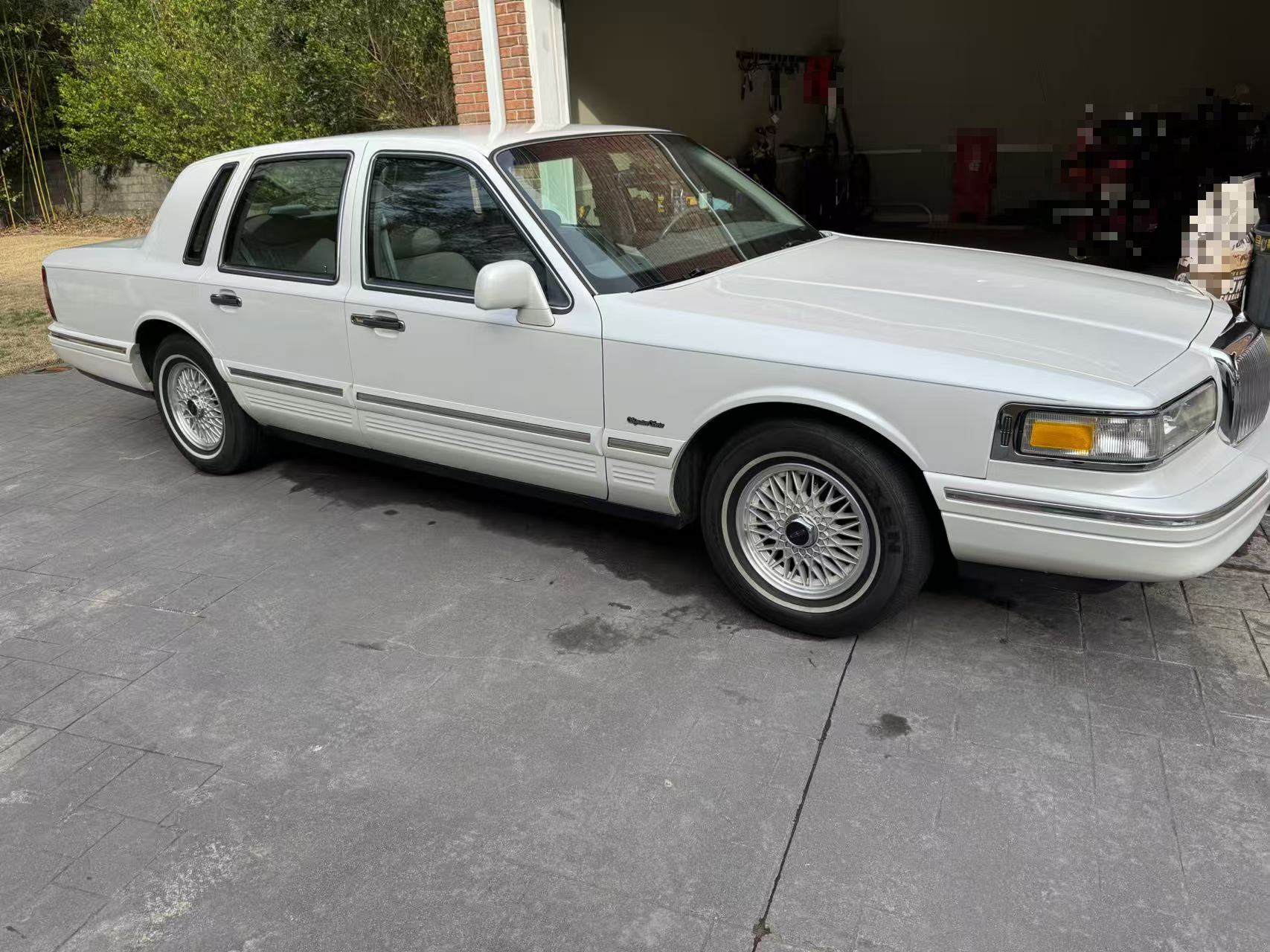 Used 1997 Lincoln Town Car Signature RWD image 8