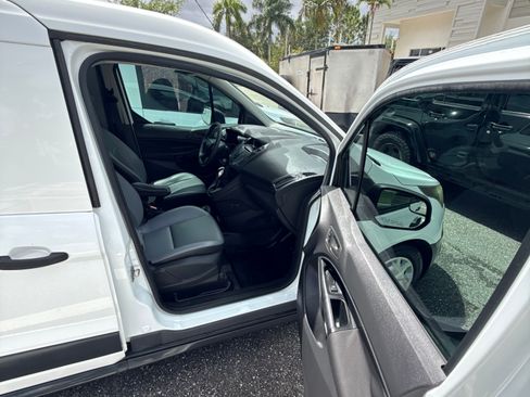 Used 2017 Ford Transit Connect XL image 5