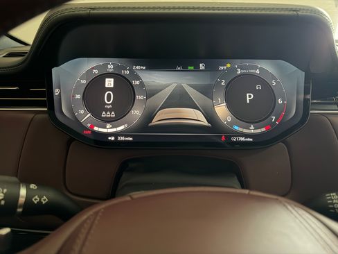 Used 2024 Land Rover Range Rover SE image 10