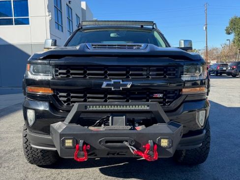 Used 2018 Chevrolet Silverado 1500 LT w/ All Star Edition image 4