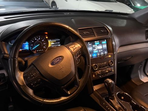 Used 2019 Ford Explorer XLT w/ Equipment Group 201A AWD/4WD image 8