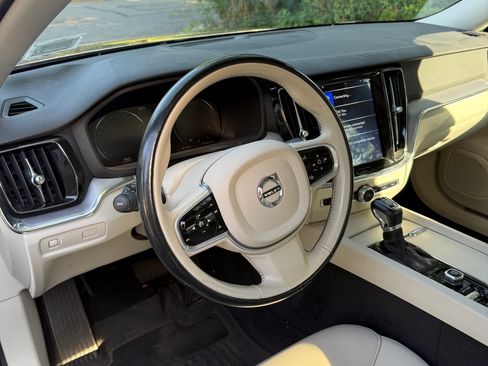 Used 2020 Volvo S60 T5 Momentum FWD image 1