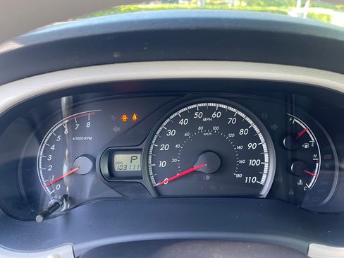 Used 2013 Toyota Sienna LE FWD image 2