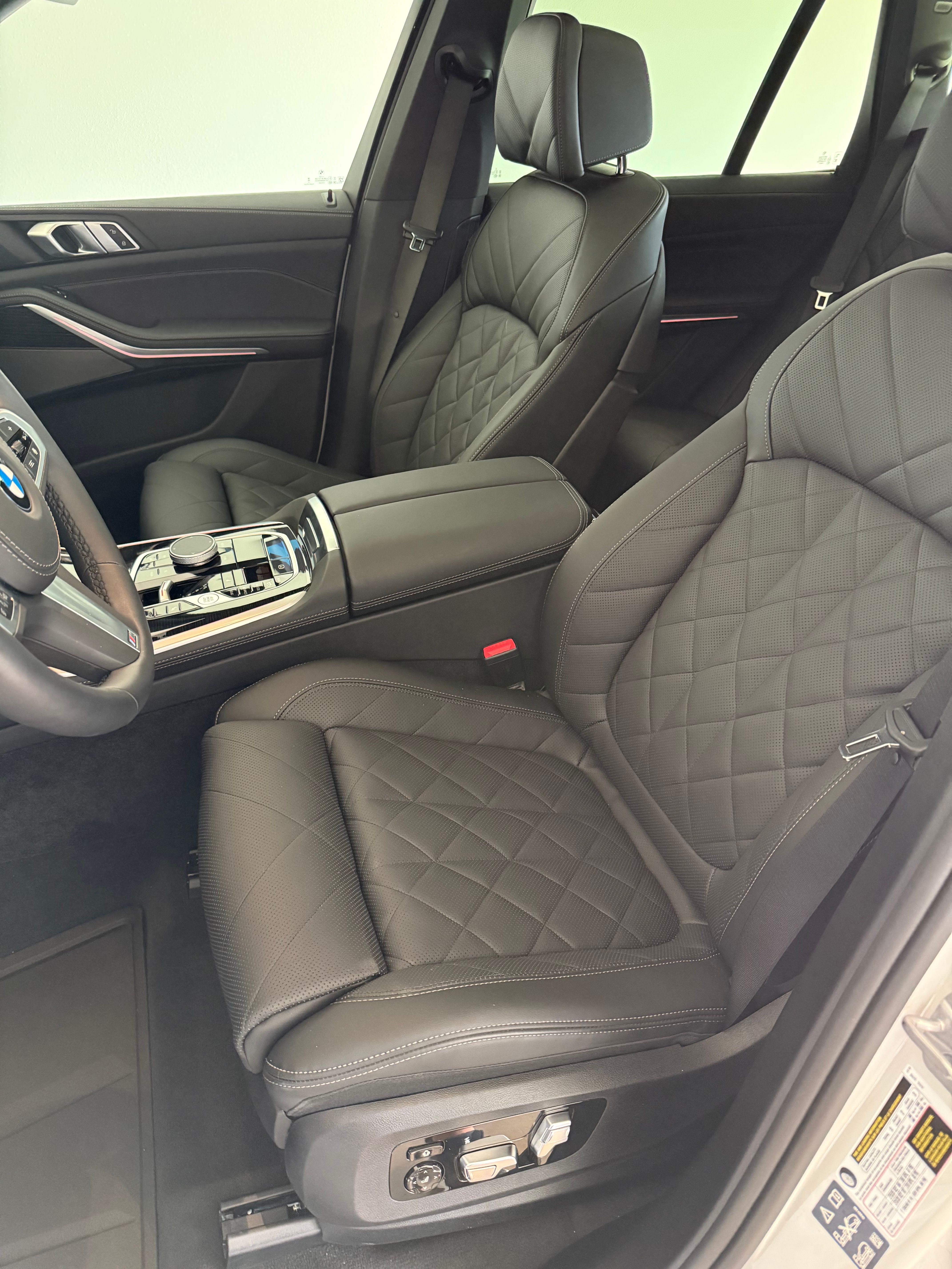 Used 2025 BMW X5 xDrive40i w/ M Sport Package AWD/4WD image 10