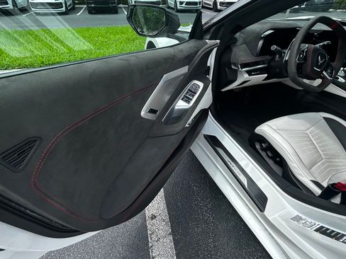 Used 2023 Chevrolet Corvette Stingray Premium Conv w/ Z51 Performance Package RWD image 9