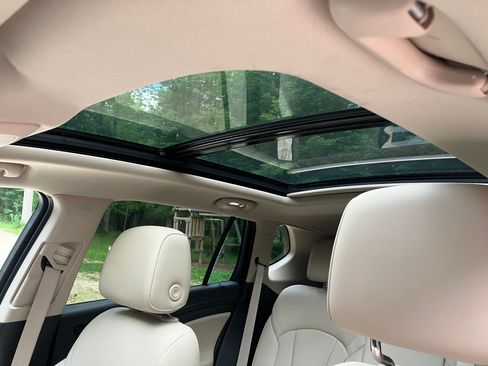Used 2018 Buick Envision Premium AWD/4WD image 10