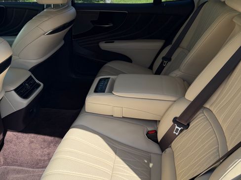 Used 2018 Lexus LS 500 F Sport image 9