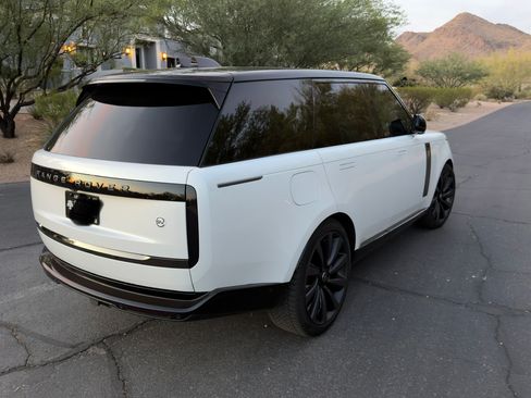 Used 2024 Land Rover Range Rover SV AWD/4WD image 4