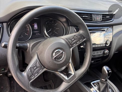 Used 2018 Nissan Rogue Sport S image 4