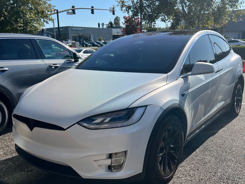 Used 2021 Tesla Model X Performance image 4