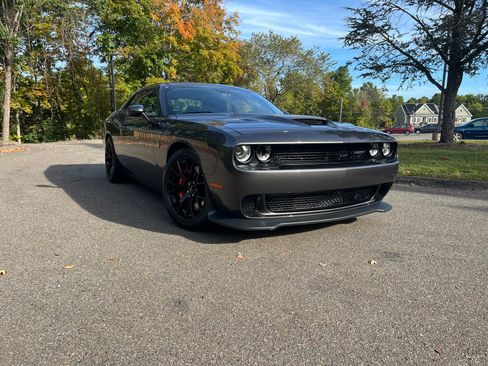 Used 2016 Dodge Challenger SRT Hellcat RWD image 11