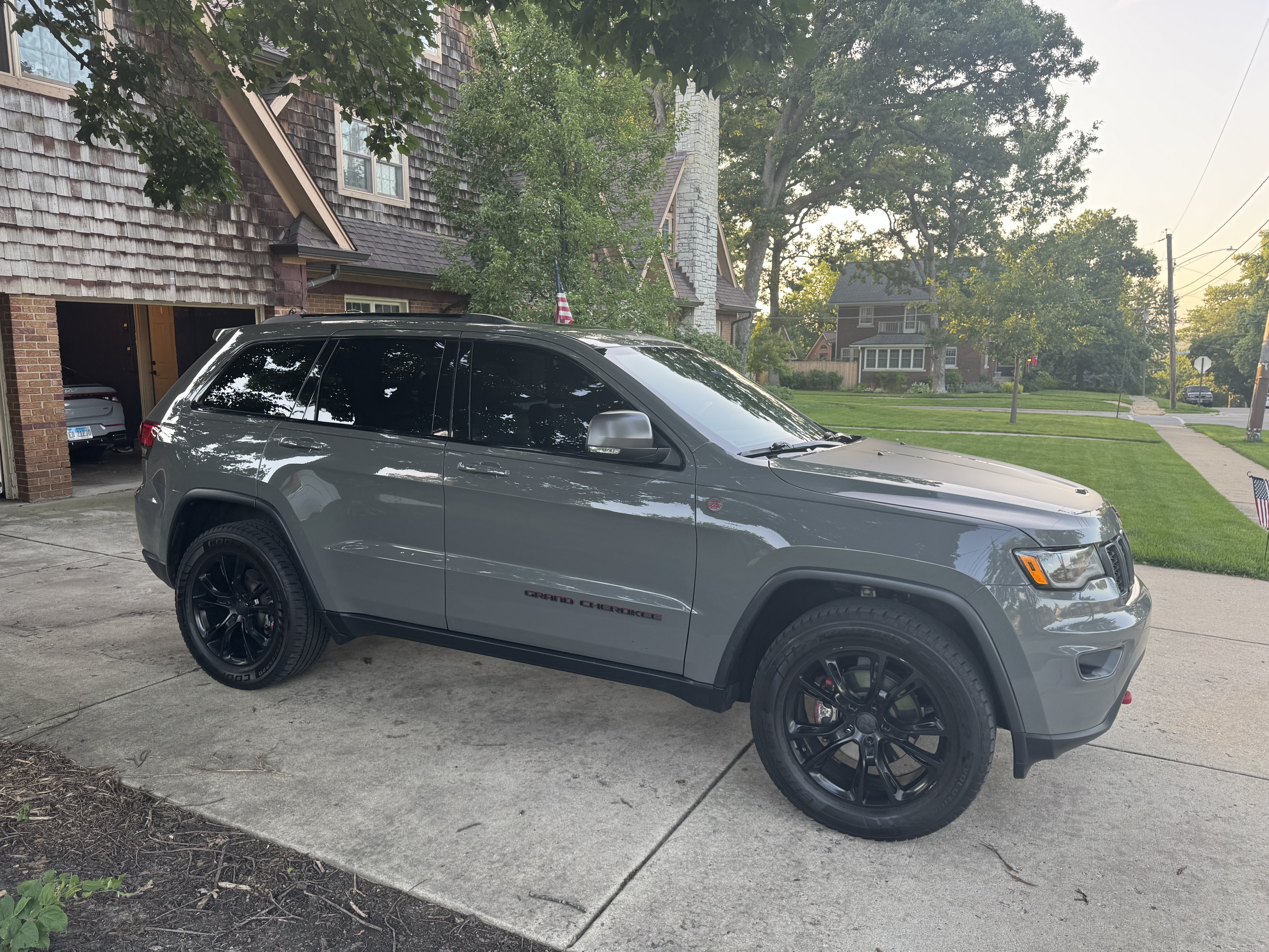 Used 2020 Jeep Grand Cherokee Trailhawk w/ Trailhawk Luxury Group AWD/4WD image 5