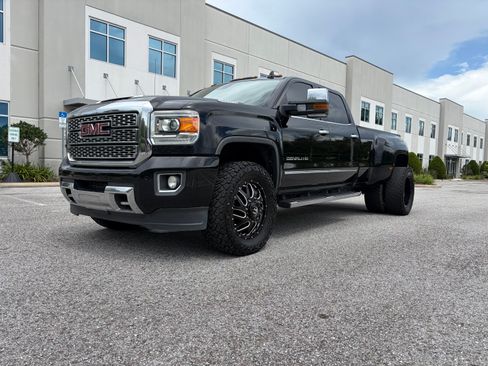 Used 2018 GMC Sierra 3500 Denali w/ Duramax Plus Package AWD/4WD image 5