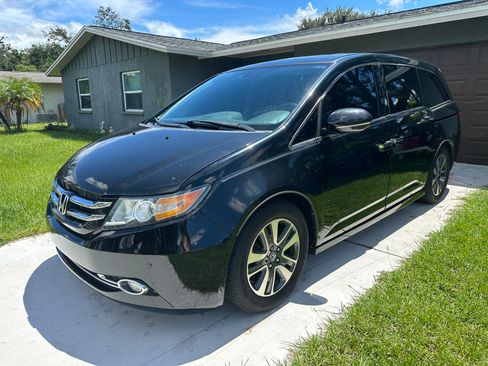 Used 2015 Honda Odyssey Touring image 1