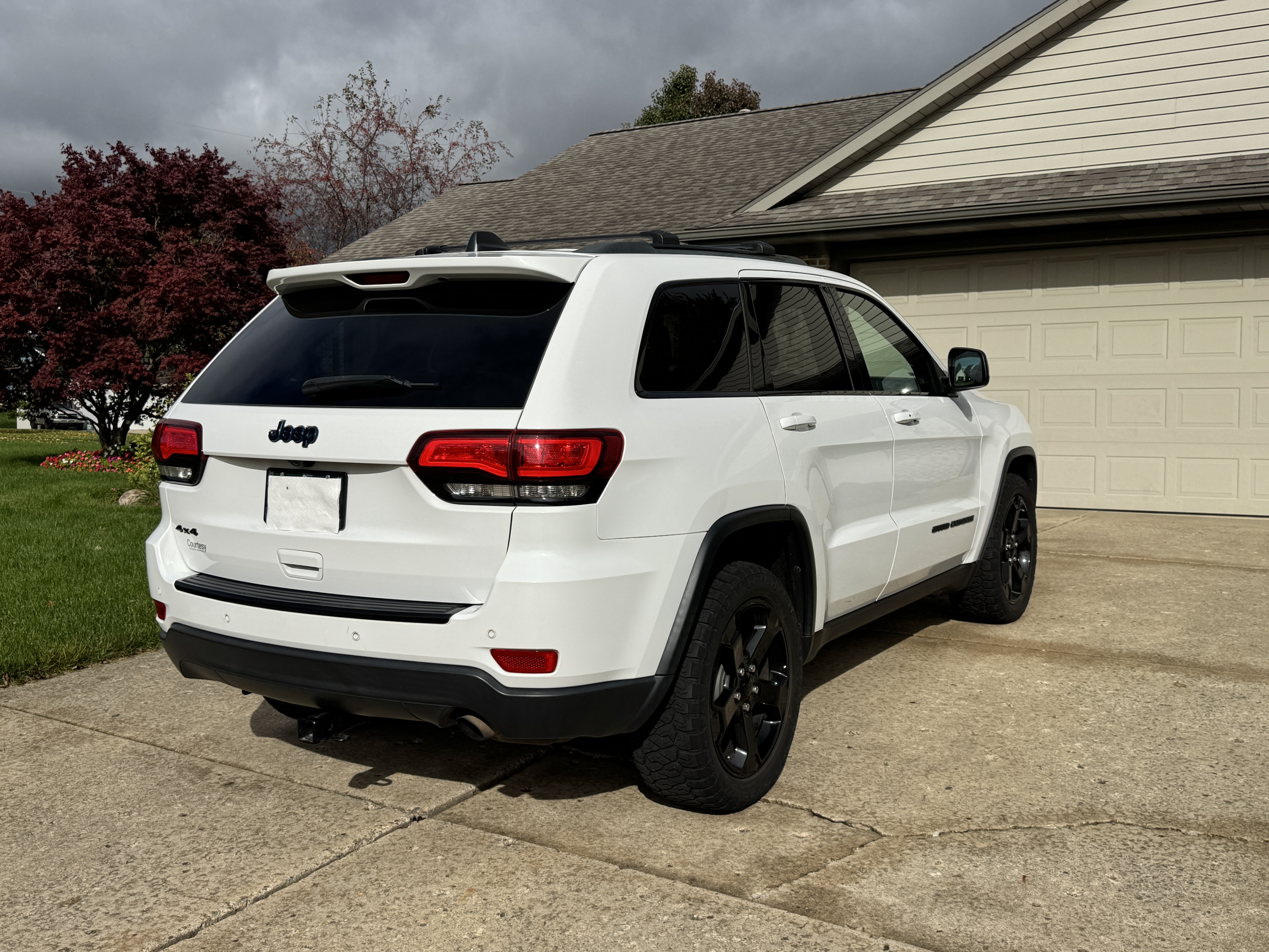 Used 2018 Jeep Grand Cherokee Laredo AWD/4WD image 6