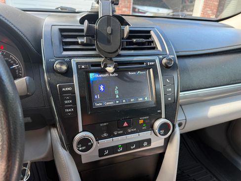 Used 2012 Toyota Camry LE FWD image 6