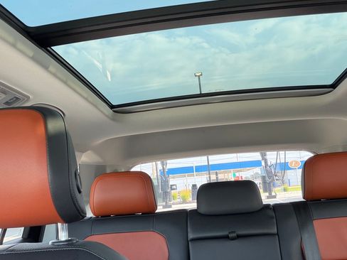 Used 2019 Volkswagen Tiguan S AWD/4WD image 11