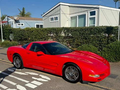 Used 1998 Chevrolet Corvette Coupe image 4