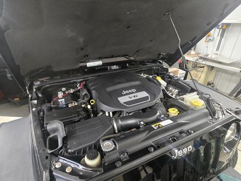 Used 2015 Jeep Wrangler Unlimited Rubicon image 5