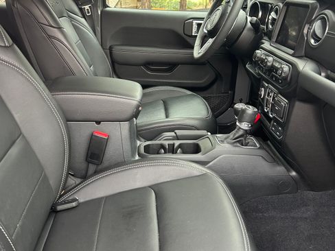 Used 2023 Jeep Wrangler Unlimited Sahara w/ Cold Weather Group AWD/4WD image 8