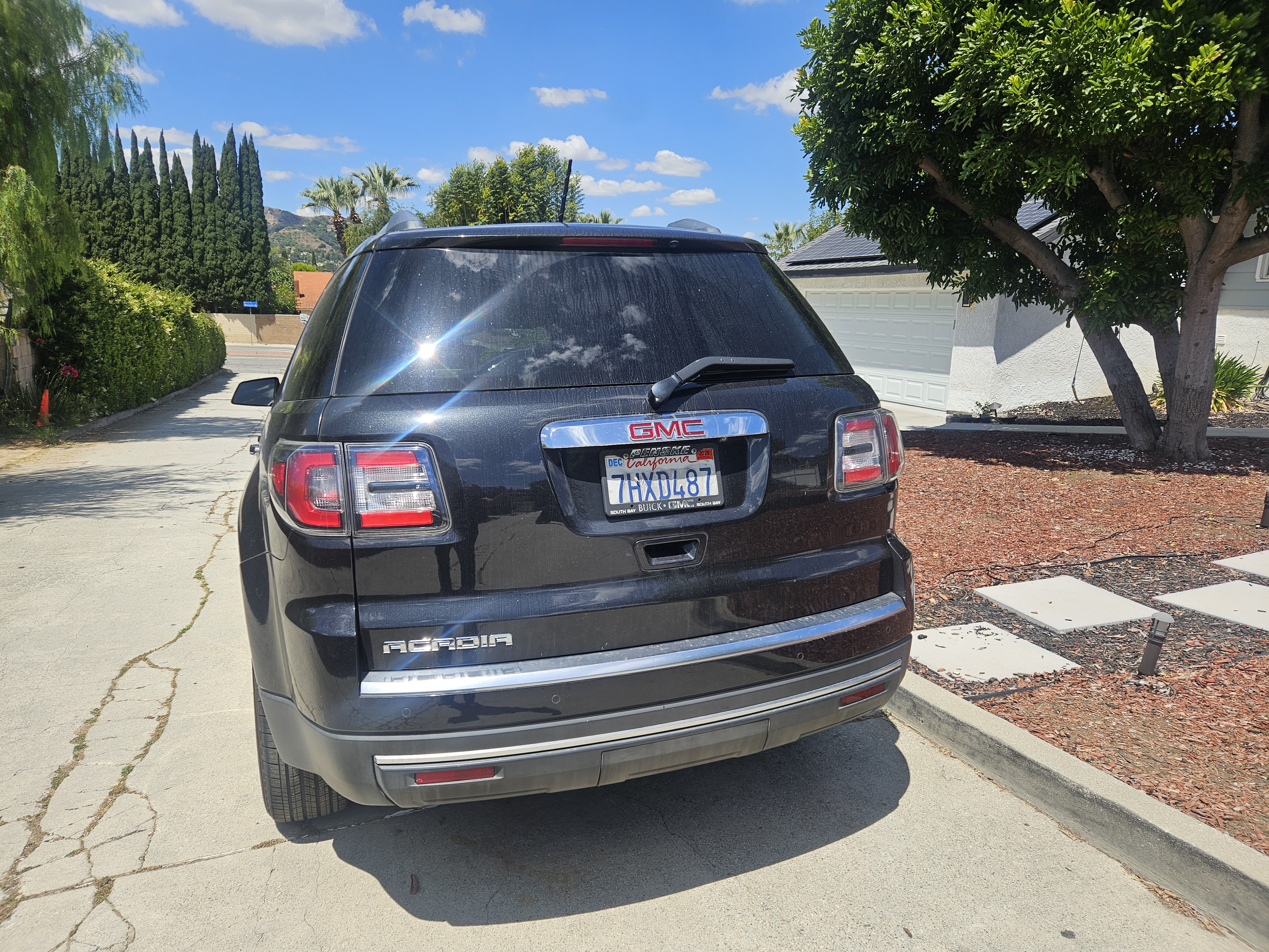 Used 2015 GMC Acadia SLE FWD image 2