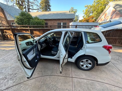 Used 2015 Subaru Forester 2.5i AWD/4WD image 17