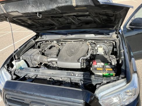 Used 2018 Toyota Tacoma SR image 21