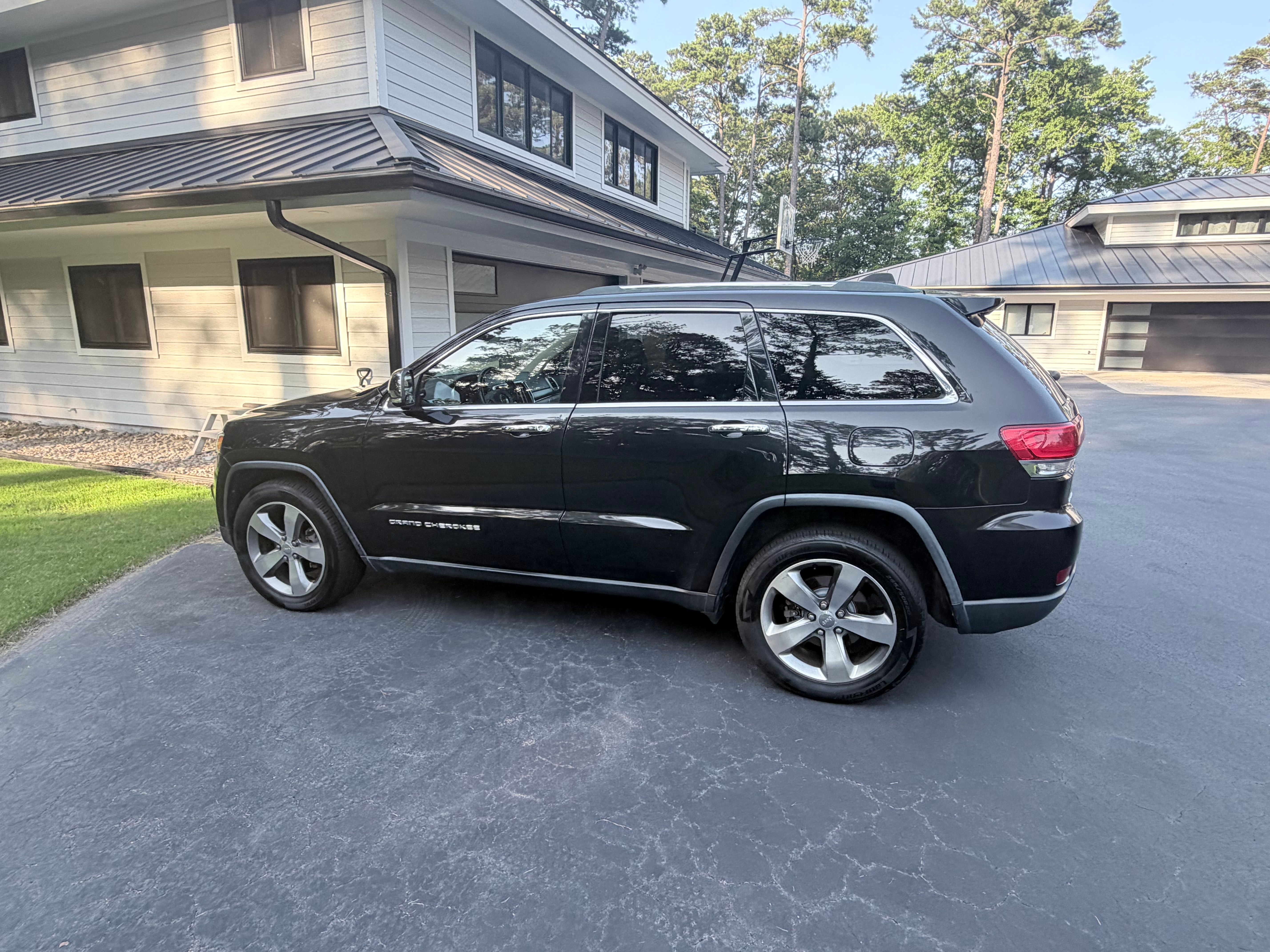 Used 2014 Jeep Grand Cherokee Limited AWD/4WD image 2