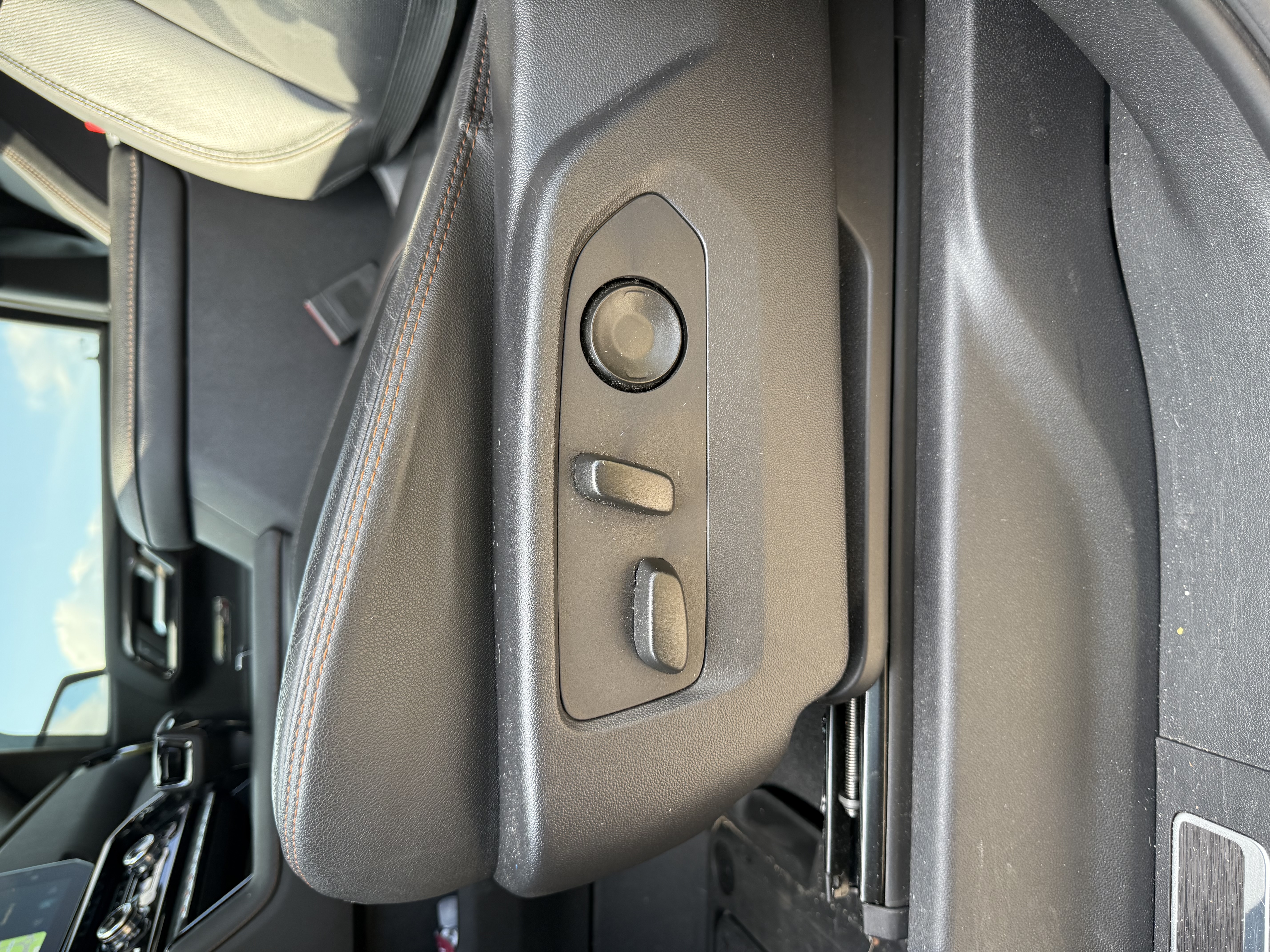 Used 2023 GMC Sierra 1500 AT4 w/ AT4 Premium Package AWD/4WD image 9
