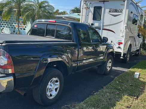 Used 2012 Toyota Tacoma 4x4 Access Cab w/ SR5 Pkg image 2