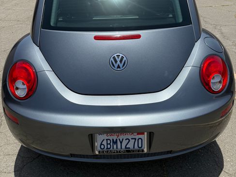 Used 2008 Volkswagen Beetle S FWD image 5