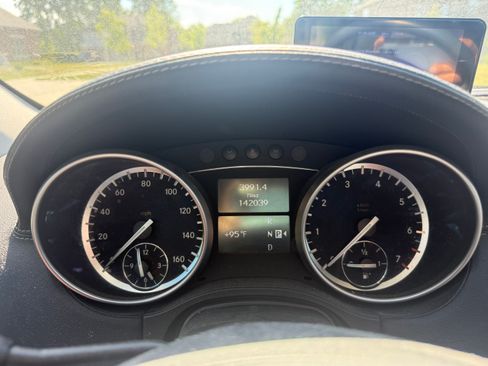 Used 2012 Mercedes-Benz GL 450 4MATIC image 8