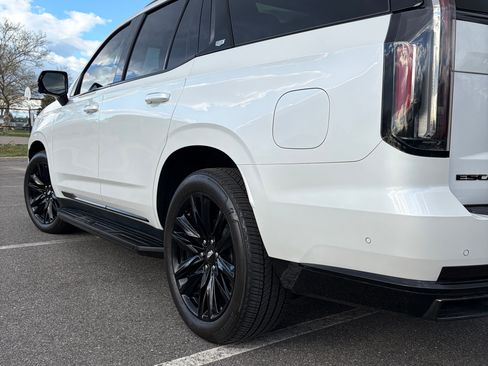 Used 2024 Cadillac Escalade Sport Platinum image 9