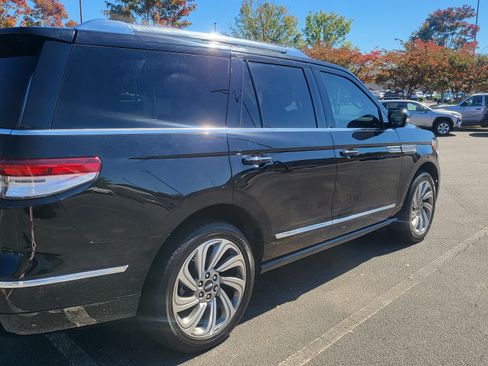 Used 2023 Lincoln Navigator Reserve image 1