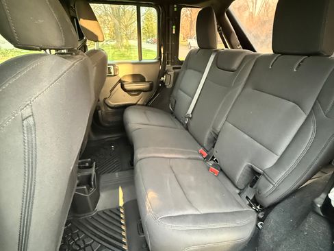 Used 2018 Jeep Wrangler Unlimited Sport S AWD/4WD image 5