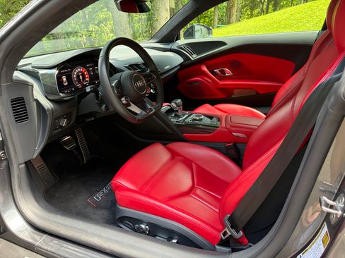 Used 2018 Audi R8 V10 RWD image 13